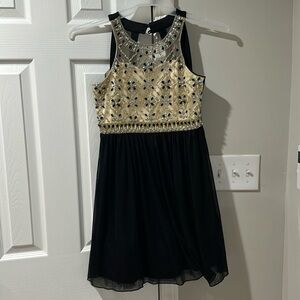In perfect condition gold and black sequin dress. Size 14 JUNIORS. fits adult S
